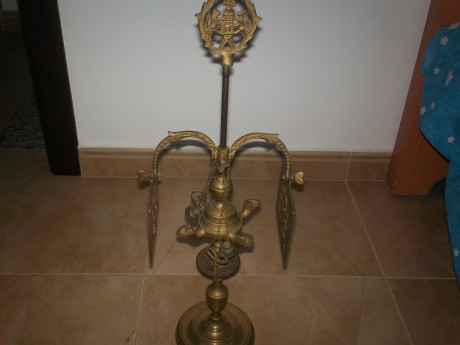 vendo belon de bronce en perfecto estado y completo 50 euros
 fasciculos n 44-47-55-56-93-97-136 de la 02