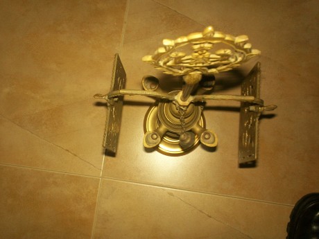 vendo belon de bronce en perfecto estado y completo 50 euros
 fasciculos n 44-47-55-56-93-97-136 de la 00