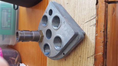 Algo que no uso también. 

Base de dies para la Dillon xl650

 Nuevo precio 30 eur portes incluidos peninsula 01