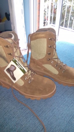 Vendo botas militares talla 46_nuevas.


60€ :duelo: 00