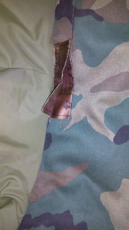 Chaqueta militar verde con pantalón impermeable color verde.


Talla 4.

40€ :caba: 00