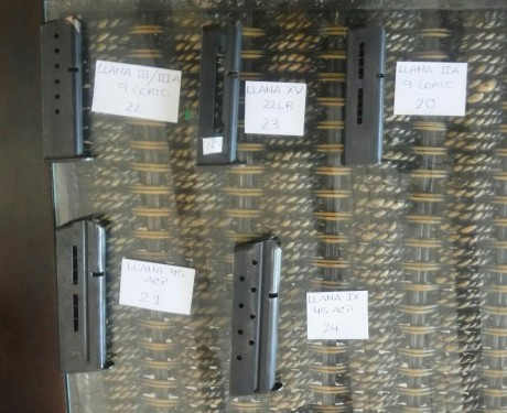 Se venden cargadores de Astra, Llama y Star y algun modelo mas, en total hay 150 cargadores para vender. 01