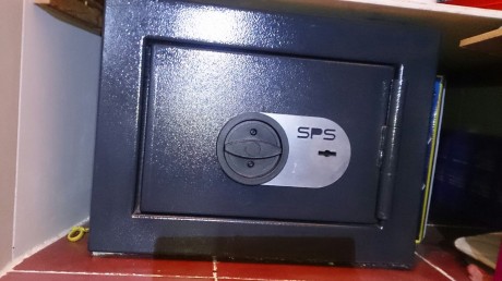 Vendo un armero marca sps con capacidad de 16'5 litros, tiene dos años y esta en perfecto estado con homologacion 00
