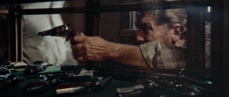Compañeros,

En vista de las ganas de algunos (Elcafe, Wilcow, Vrakk, etc) por adivinar armas de películas 100