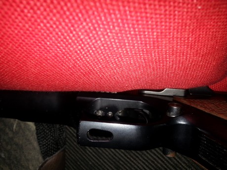 Pues una de las mejores armas de 9 mm para precisión cañon pesado de 8 estrias. 2 cargadores de capacidad 01