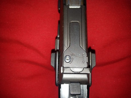 Pues una de las mejores armas de 9 mm para precisión cañon pesado de 8 estrias. 2 cargadores de capacidad 00