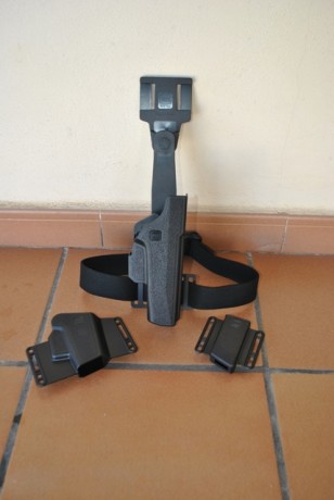 Vendo un juego de productos Glock originales:

- Funda de Retención Policial: 35€
- Funda Sport Combat: 00