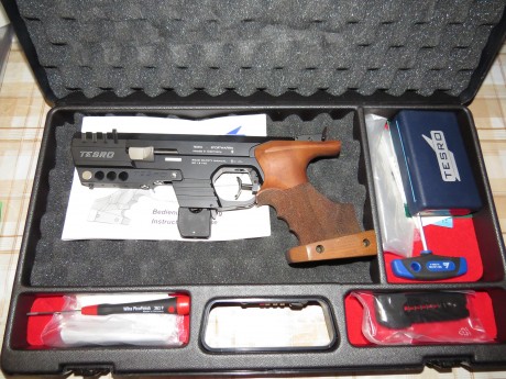 Hola, vendo el siguiente arma:

Pistola Tesro TS32 Cal. .32. No tiene más de 500 disparos. Como se ve 01