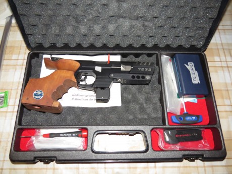 Hola, vendo el siguiente arma:

Pistola Tesro TS32 Cal. .32. No tiene más de 500 disparos. Como se ve 00