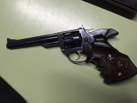 Vendo un arma tan conocida y de reconocido prestigio como el revolver Astra cadix del calibre 32, es un 00