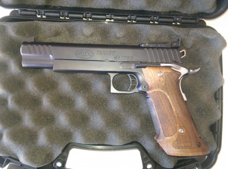 Por motivos personales vendo mis armas.

.-benelli word cup mp 90 s.............................750 eu
Esta 12