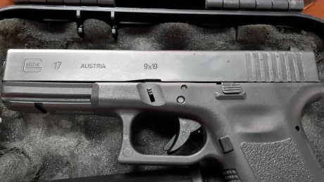 Vendo glock 17 con 800 disparos reales hechos. Maletin original. Dos cargadores. Util de carga.
Regalo 22