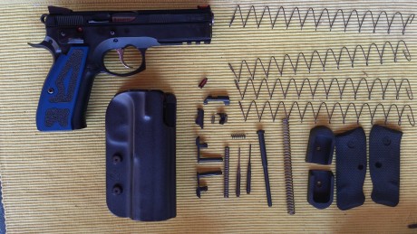 SE VENDE PISTOLA CZ SP 01 SHADOW, AÑO 2012:
Incluye:
-	Pistola CZ SP 01 SHADOW AÑO 2012.  (750 €)
-	1 00