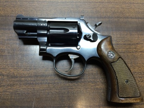 Muy buenas!!

Por jubilación un compañero vende este bonito revolver Llama en calibre .38 SPL. Desconozco 02