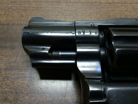 Muy buenas!!

Por jubilación un compañero vende este bonito revolver Llama en calibre .38 SPL. Desconozco 01