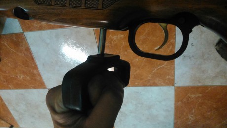 Tengo esta seta al que no le voy a dar uso.Se monta en la carabina sin tener que modificar nada, usando 80