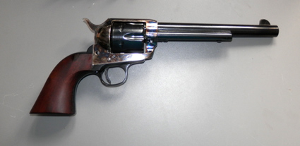 Hola, Vendo revolver Pietta de 7,5 de cañón y calibre 44/40. Muy poco uso, en perfecto estado.El revolver 00