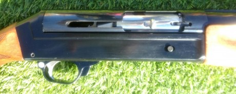 Benelli sl121 urbino italy. Cañón de 71cm fijo de 3 estrellas. Tiene muy pocos tiros, jamás se ha encasquillado. 20