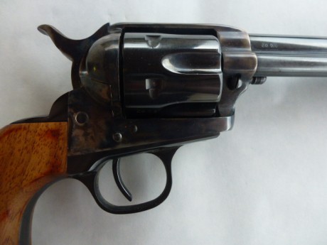 Vendo revólver Uberti Catleman de 5,5" calibre .45
Ha disparado solo 18 cartuchos, osea está nuevo.
Guiado 01