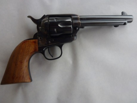 Vendo revólver Uberti Catleman de 5,5" calibre .45
Ha disparado solo 18 cartuchos, osea está nuevo.
Guiado 00