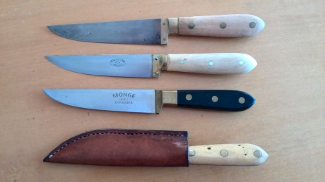 Cuchillero de Zaragoza que surtió de estos cabriteros a la mayoría de las cocinas de la provincia.
Éste 71