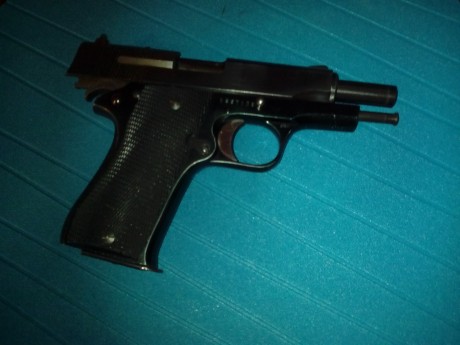Saludos foreros:
Pongo a la venta una pistola estar bkm. Como veis en las fotos está nueva. Era arma de 10