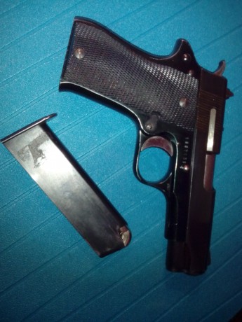 Saludos foreros:
Pongo a la venta una pistola estar bkm. Como veis en las fotos está nueva. Era arma de 21