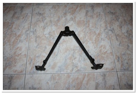 Hola a todos.
 Vendo un bipode del fusil ametrallador FAO, (con patas extensibles). Su funcionamiento 01