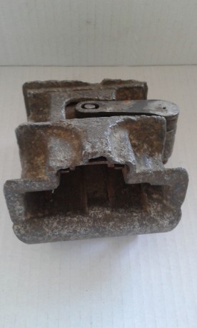 Vendo este alimentador de ametralladora maxim -
estado de la foto -precio 110 e
Vendido 01