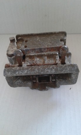 Vendo este alimentador de ametralladora maxim -
estado de la foto -precio 110 e
Vendido 00