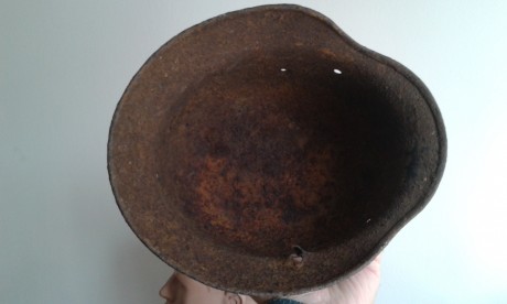 Vendo este casco m 35  de wermacht  con disparo 
estado de la foto 
precio 180 01