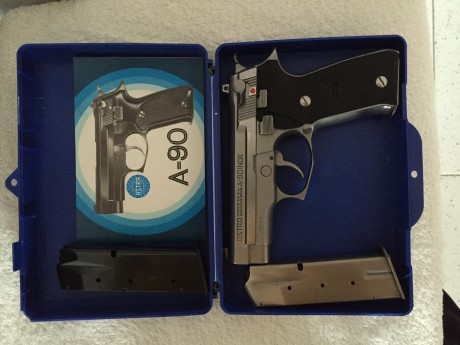 Hola a todos pongo a la venta la pistola de un compañero esta impecable, se encuentra en Asturias.
Astra 01