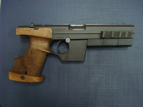 Hola, un compañero vende esta pistola, casi sin uso, como nueva, calibres 22 y 32

saludos 00