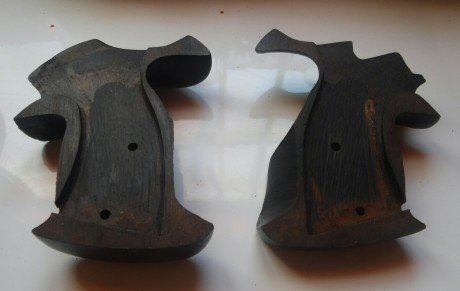 Se venden tres juegos de cachas anatomicas para revolver astra mach aunque puede que sirvan para algun 21