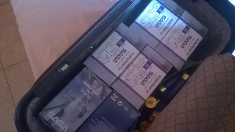 Pongo a la venta maletin rigido para guardar accesorios o municion,con capacidad para 9 cajas de cartuchos.Tiene 00