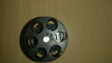 Hola, 

      Vendo speedloader HKS 27 sin un rasguño. Válido para los modelos SW 27 y 28 y para los ASTRA 00