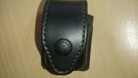 Buenas,

    Vendo  portacargador de revolver en piel marca ROAL. Está sin usar.

    11 € envío a península 02