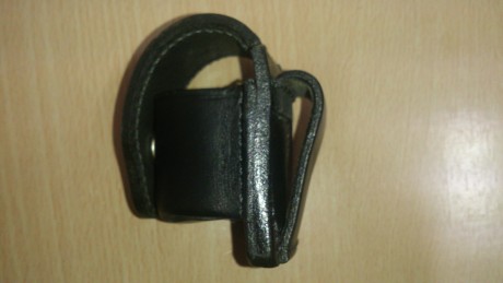 Buenas,

    Vendo  portacargador de revolver en piel marca ROAL. Está sin usar.

    11 € envío a península 01