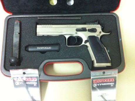 Se vende Tanfoglio Stock 3 Special Producción, con cuatro cargadores, funda y maletín.
Tiene instalado 00