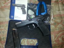 Saludos a todos los foreros. Pues que vendo mi CZ Shadow, nueva , comprada hace cuatro meses a un compañero 02
