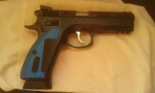 Saludos a todos los foreros. Pues que vendo mi CZ Shadow, nueva , comprada hace cuatro meses a un compañero 01