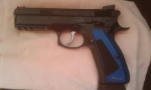 Saludos a todos los foreros. Pues que vendo mi CZ Shadow, nueva , comprada hace cuatro meses a un compañero 00