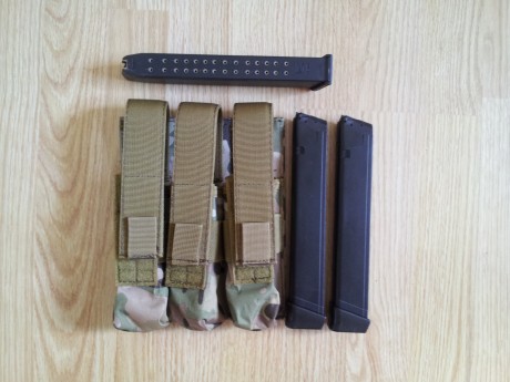 Vendo este lote de 3 cargadores de GLOCK (1 es original) mas el portacargador triple por 120€ con gastos 01