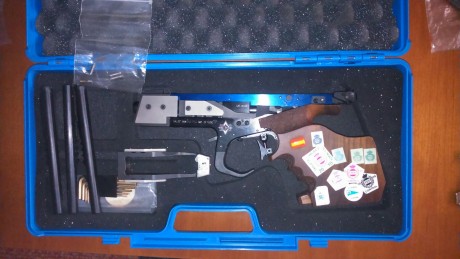 Un compañero y amigo del club vende esta estupenda pistola Match Guns MG4 del calibre 32. Culata talla 02