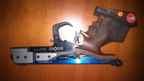 Un compañero y amigo del club vende esta estupenda pistola Match Guns MG4 del calibre 32. Culata talla 01