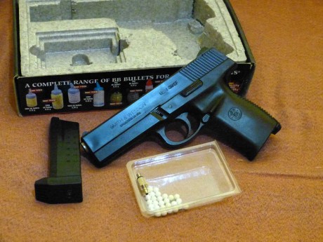 Buenas, presento a  la venta esta pistola de airsoft. No es mia y el  airsoft es algo de lo que no tengo 01