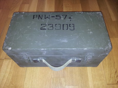 El precio es de 35€ puesta en casa del comprador y las medidas son: 42,5cm ancho x 20cm fondo x 20cm alto 01