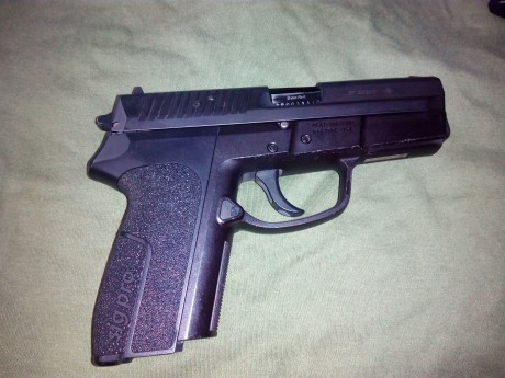Vendo SIG SP2009 calibre 9mm pb , 2 cargadores de 15 cartuchos y una funda de kydex. Pocos disparos, en 02