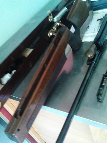Vendo Walther lgr para recambios despiece o restaurar, no incluye elementos de punterìa y solo necesita 02