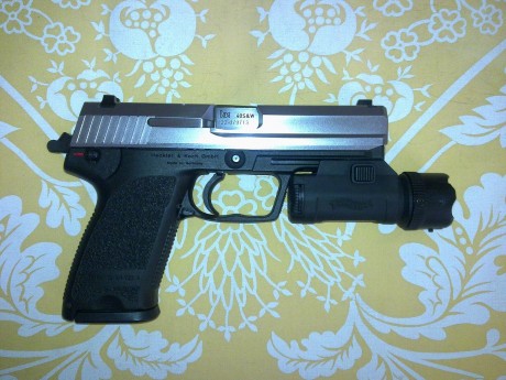   Hola a todos!

Vendo en Madrid esta magnífica e impecable HK USP .40SW STANDARD INOX. 

Arma de excelente 02